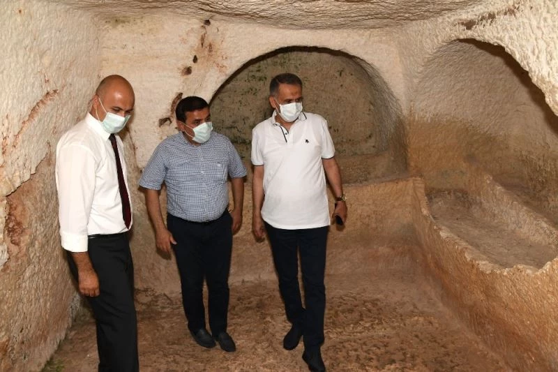 Vali Çuhadar, Perre Antik kentini inceledi
