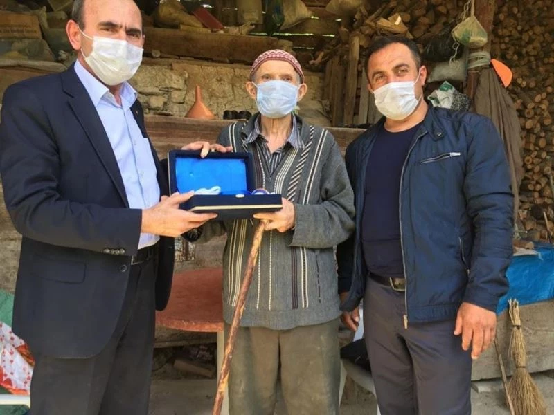 Başkan Başer şehit ailesini ziyaret etti
