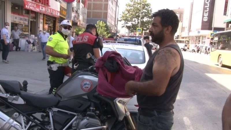 Maske takmadığı için ceza yiyen şahıstan ilginç tepki, sırtındaki teri gösterdi
