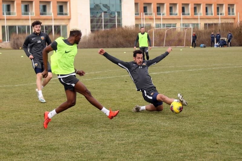 Yasir ve Mensah cezalı
