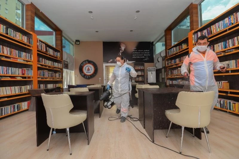 Kitaplar okuyucularla buluştu
