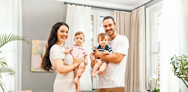 Pelin Akil-Anıl Altan’ın ikizleri reklam yüzü oldu
