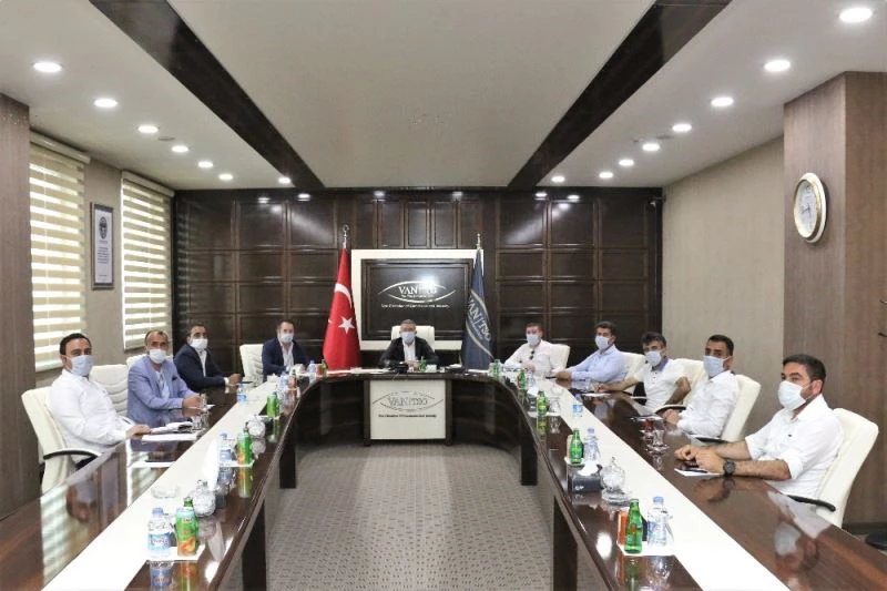 Van TSO Yönetim Kurulu Başkanı Takva: “İthalatı yapılan 5 bin 800 ton karpuz çürümeye terk edilmiş”
