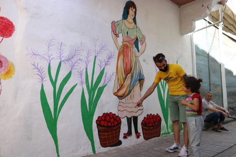 Sur sokakları Nazlı öğretmenle renklendi
