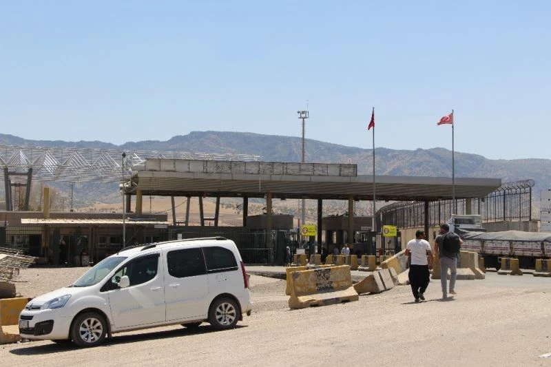 Habur’da temassız geçişin sona ermesi ihracatçılar ve şoförlerin yüzünü güldürdü
