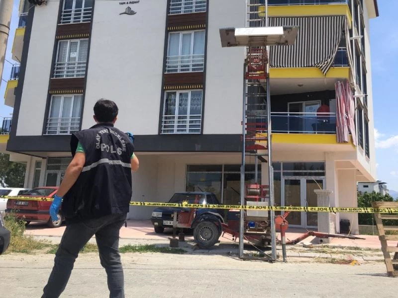 Yük asansörü kuran nakliyeciye, eşya taşırken elektrik çarptı
