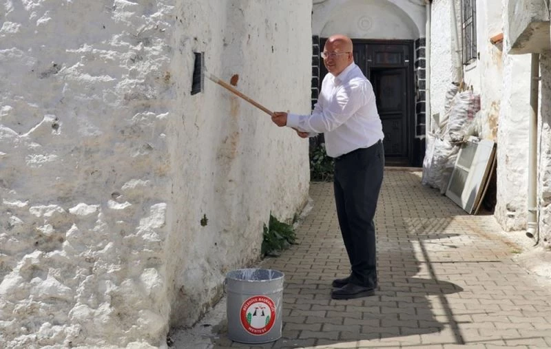 Menteşe Belediyesi 20 ton kireç dağıttı
