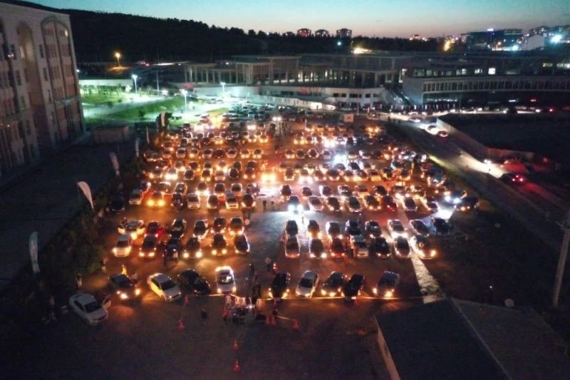 Gebzeliler arabalarında sinema keyfi yaşadı
