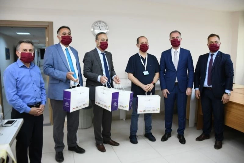 Çocuk hastaların maskeleri teslim edildi
