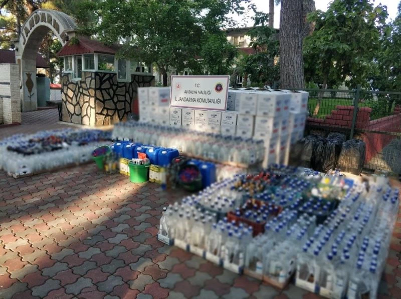 Arşiv deposunu sahte içki imalathanesine çevirdiler
