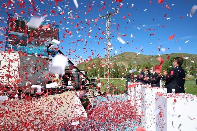 Cumhurbaşkanı Erdoğan: “Demirözü Barajı Sulaması Bayburt’umuza hayırlı uğurlu olsun”
