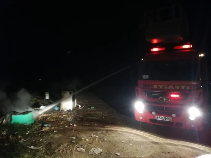 Çöp konteynerlerini ateşe verdiler, köy muhtarı isyan etti
