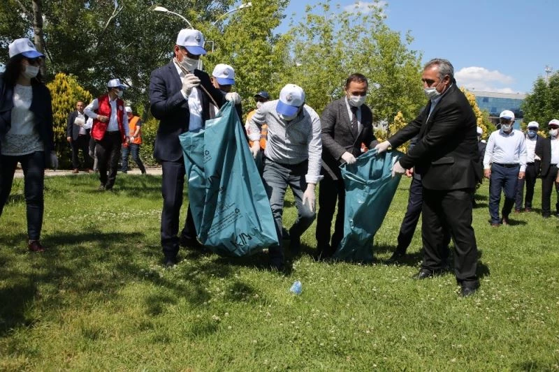 Mogan Gölü’nde çöpler toplandı
