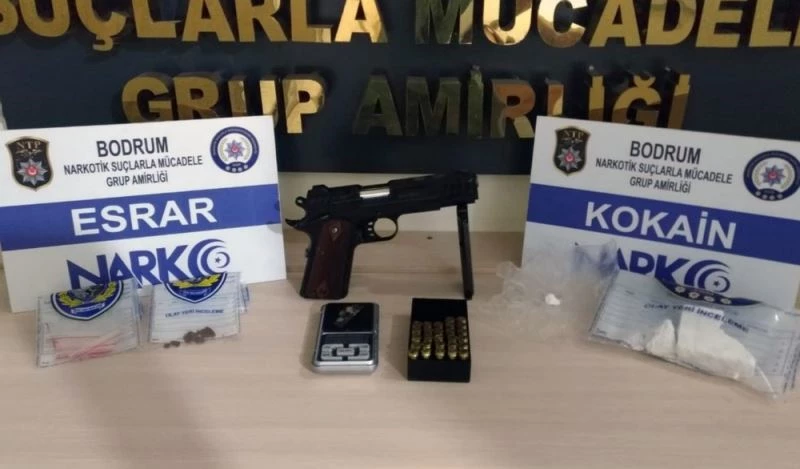 Uyuşturucuyu mum içine gizlemişler
