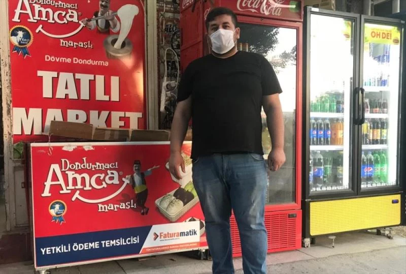 Gözüne maske takıp yolculuk yapan kişiden açıklama: