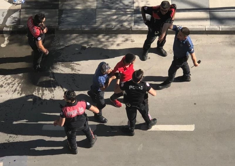 Elazığ’da 2 polisin yaralanmasına neden olan 3 şüpheli yakalandı

