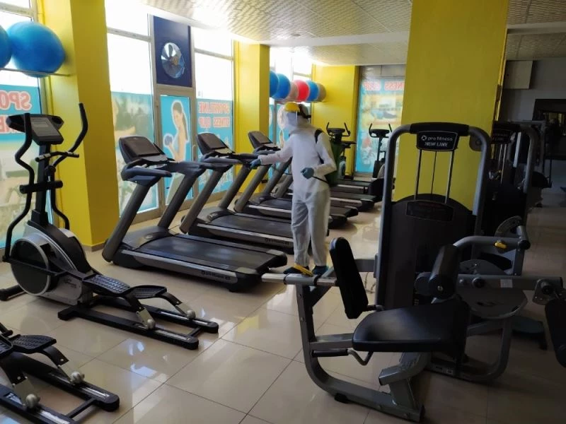 Çaldıran’da normalleşme süreciyle açılan iş yerleri dezenfekte edildi
