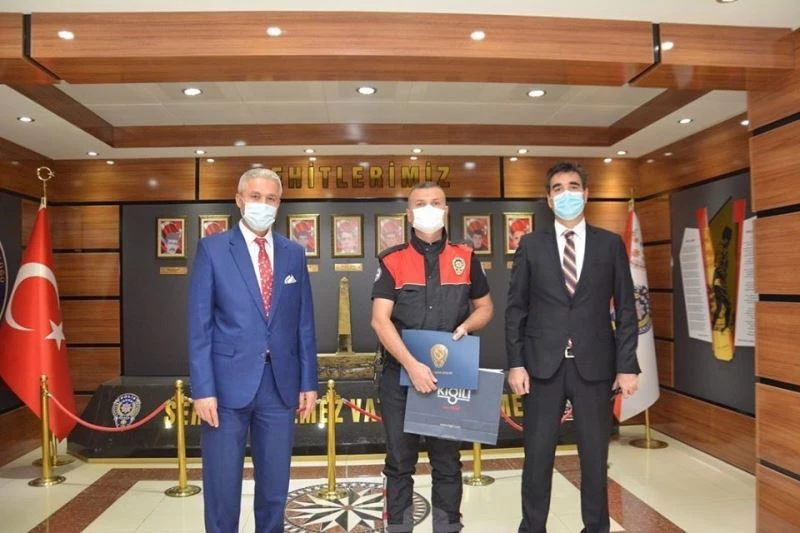 Ayın polislerine ödül
