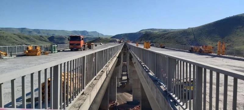 Kars’ta 513 metrelik viyadüğün yapımında sona gelindi
