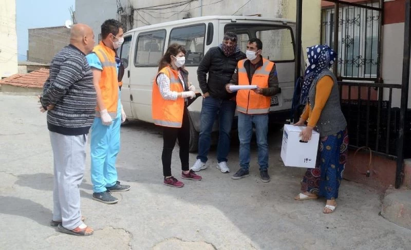 Kuşadası Belediyesi iki buçuk ayda 288 aileye nakdi yardımda bulundu
