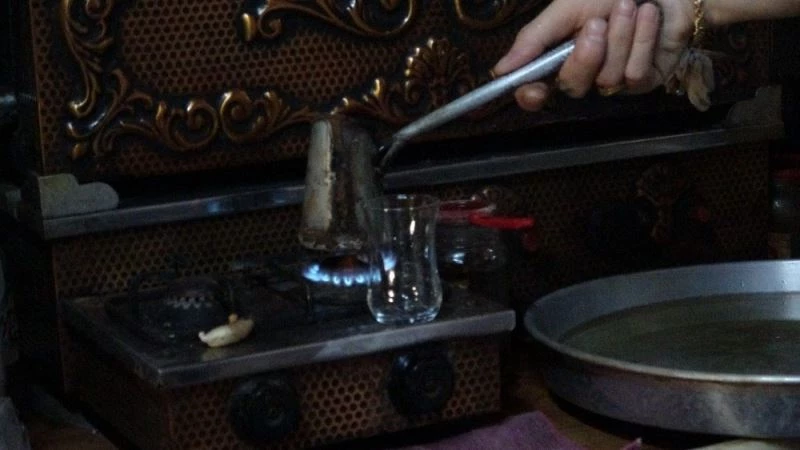 Ölüler Kıraathanesi, kapılarını yeniden açtı
