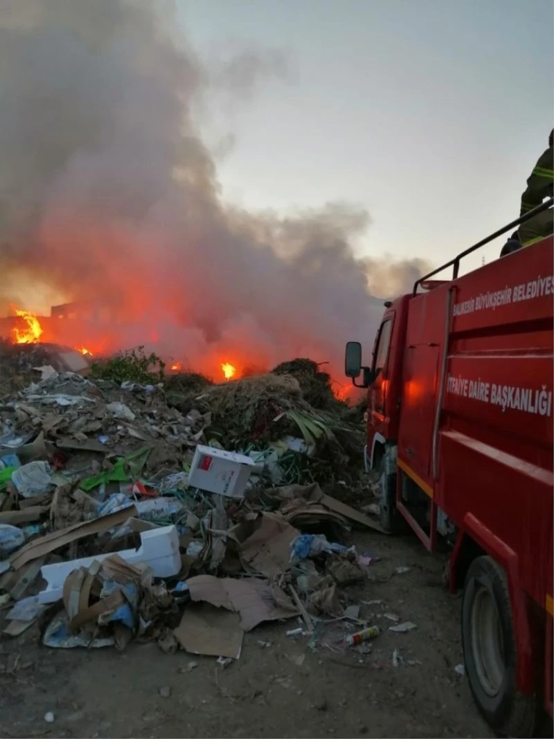 Altınoluk çöplüğünde korkutan yangın
