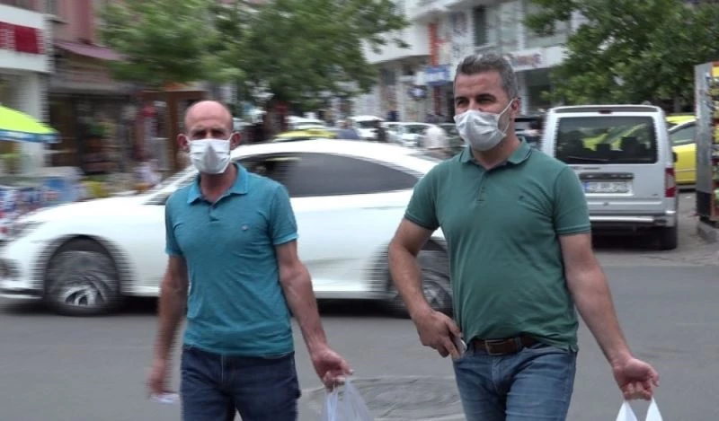 Bingöllüler, zorunluluk başlamadan maskesini taktı, kararı destekledi
