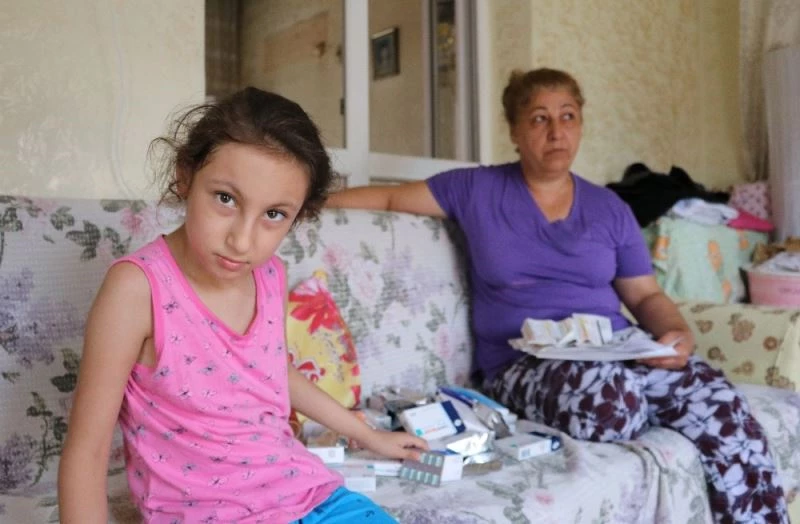 Parmak uçlarında yürüyen Nehir ayakkabı giyip okula gitmek istiyor
