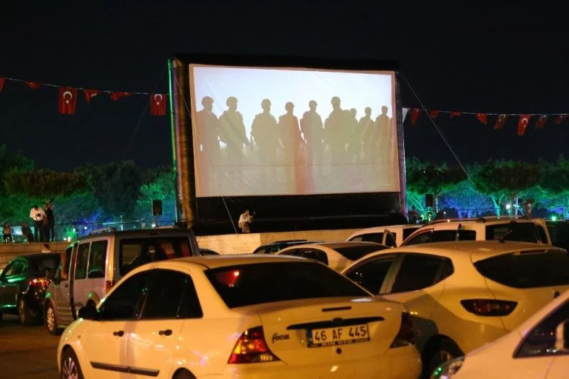 İskenderunlular açık hava sinemasıyla tanıştı
