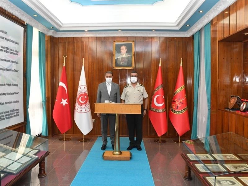 Vali Şıldak Askeri komutanları ziyaret etti
