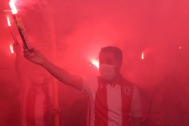 Atakum’da bin meşale Samsunspor için yandı
