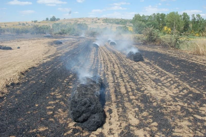 Balya makinesinden sıçrayan kıvılcım tarlayı küle çevirdi
