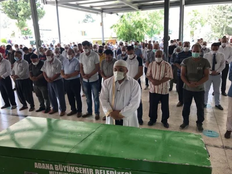 Lise laboratuvarındaki patlamada hayatını kaybeden öğretmen toprağa verildi