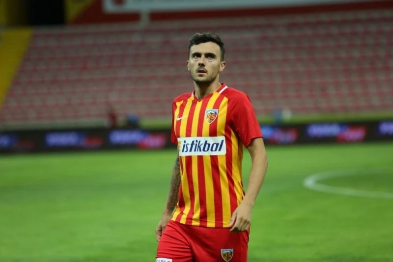 Gustavo ilk kez kızardı
