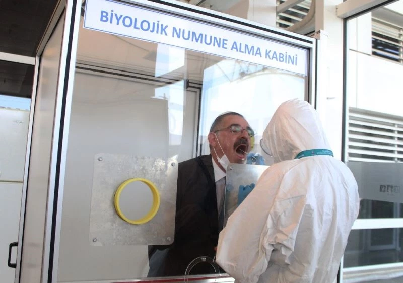 Antalya Havaliman’ında  PCR testi için 3100 numune alındı
