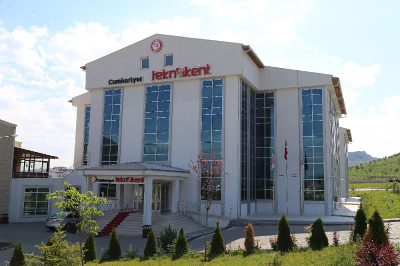 Fikirlerin ürüne dönüşeceği atölye faaliyete geçti
