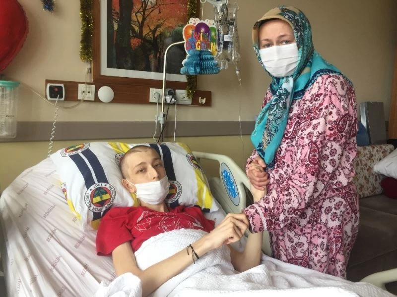 Kanser olduğunu öğrenen 17 yaşındaki genç 56 kilodan 37 kiloya düştü
