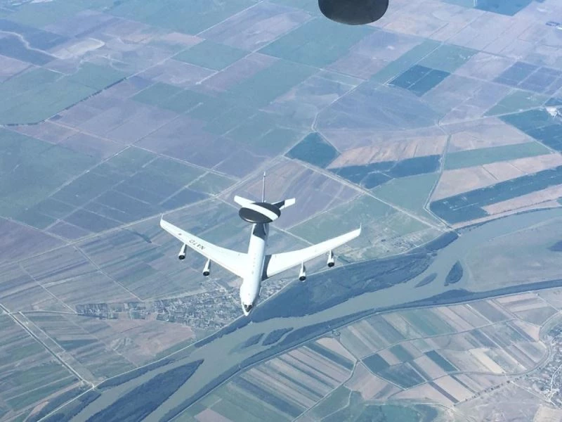 Milli Savunma Bakanlığı: “NATO’ya ait AWACS uçağına, Hava Kuvvetlerimize ait tanker uçağı tarafından Romanya üzerinde 23.000 feet irtifada yakıt ikmali yapıldı”
