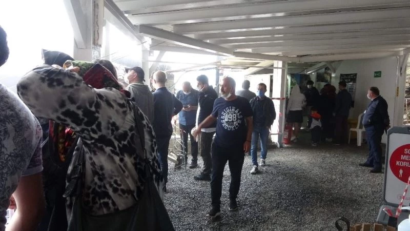 Tamamen açılmadı ama ziyaretçi akınına uğruyor
