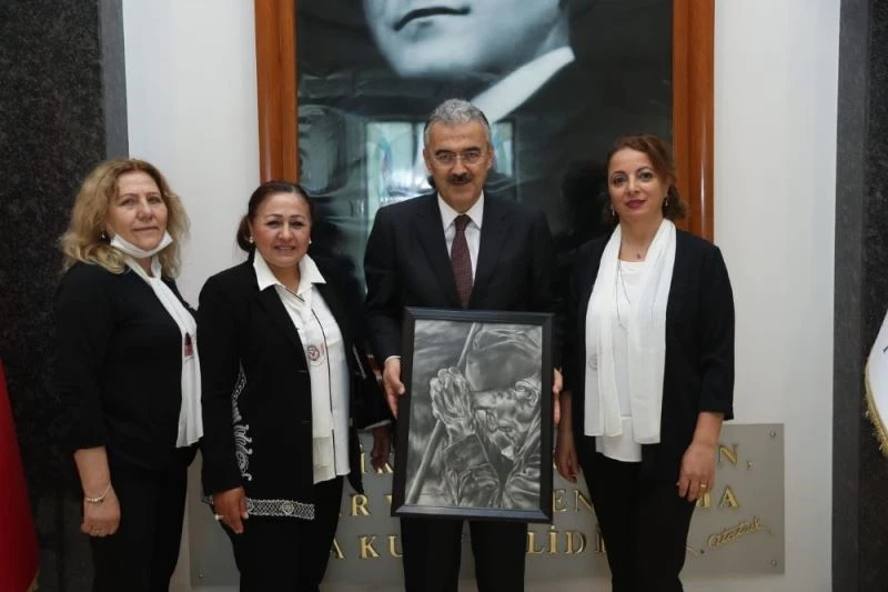 Kimsesizler valilikte
