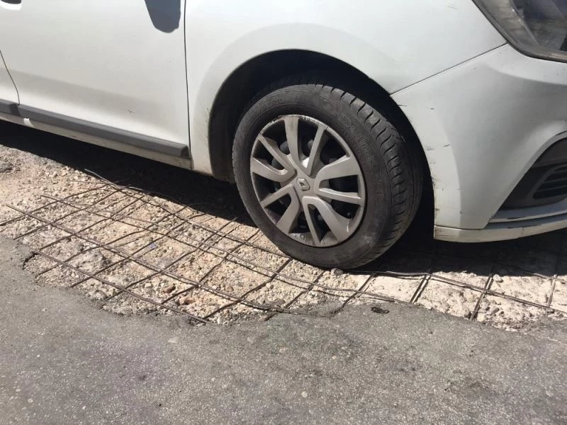 Asfalt yol demirli yola döndü
