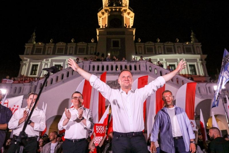 Polonya cumhurbaşkanlığı seçiminin ikinci turu için sandık başında
