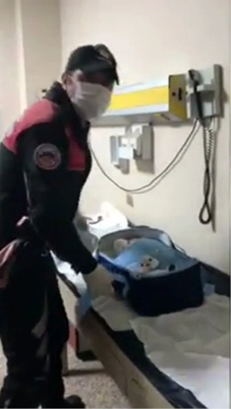 Fatih’te surların dibinde terk edilmiş bebek bulundu
