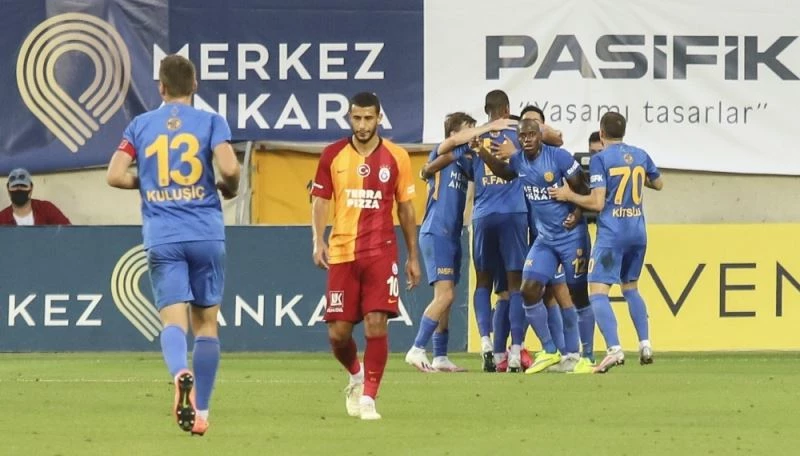 Galatasaray, deplasmandaki 6. yenilgisini aldı

