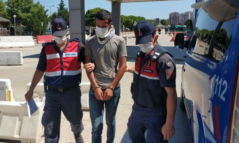 Kavga ettiği kişinin aracını çalıp intikam için camlarını kırdı
