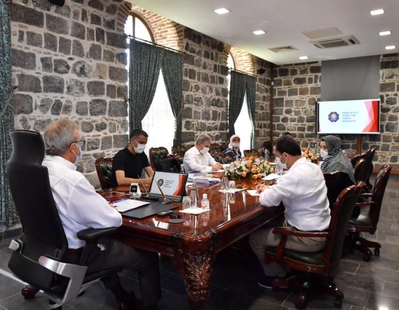 Vali Karaloğlu, hizmet ve projelere dönük çalışmalarını hafta sonunda da sürdürdü
