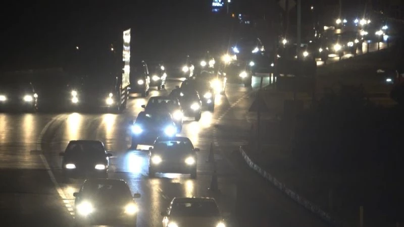 Hafta sonu tatilcileri 43 ilin geçiş güzergahında trafiğe takıldı
