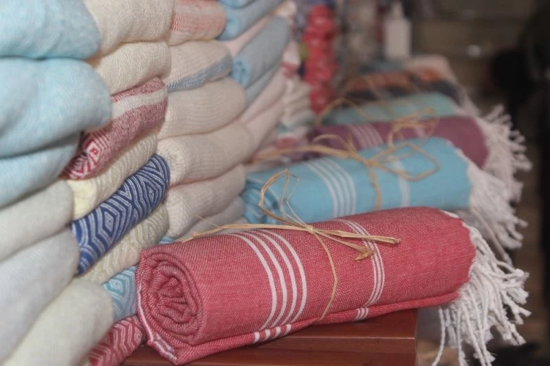 Padişahları giydiren Buldan bezine talep yağıyor
