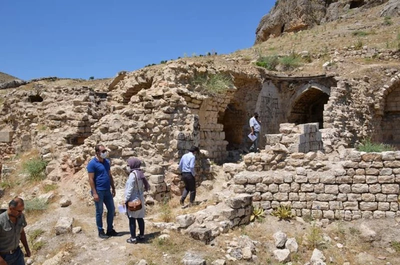 Besni ilçesinde tarihi mekanlar kurtarılıyor

