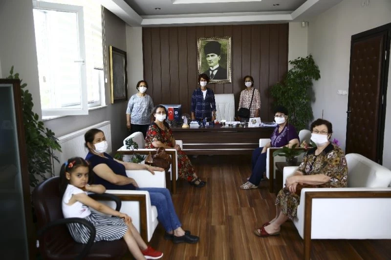 Ata Mahallesi sakini kadınlardan Aydın Büyükşehir’e teşekkür ziyareti
